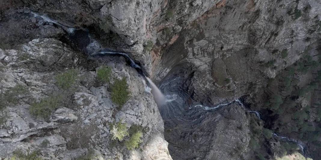150 metre yüksekliğe sahip: Yılın sadece 1 ayı akmasıyla ünlü 3